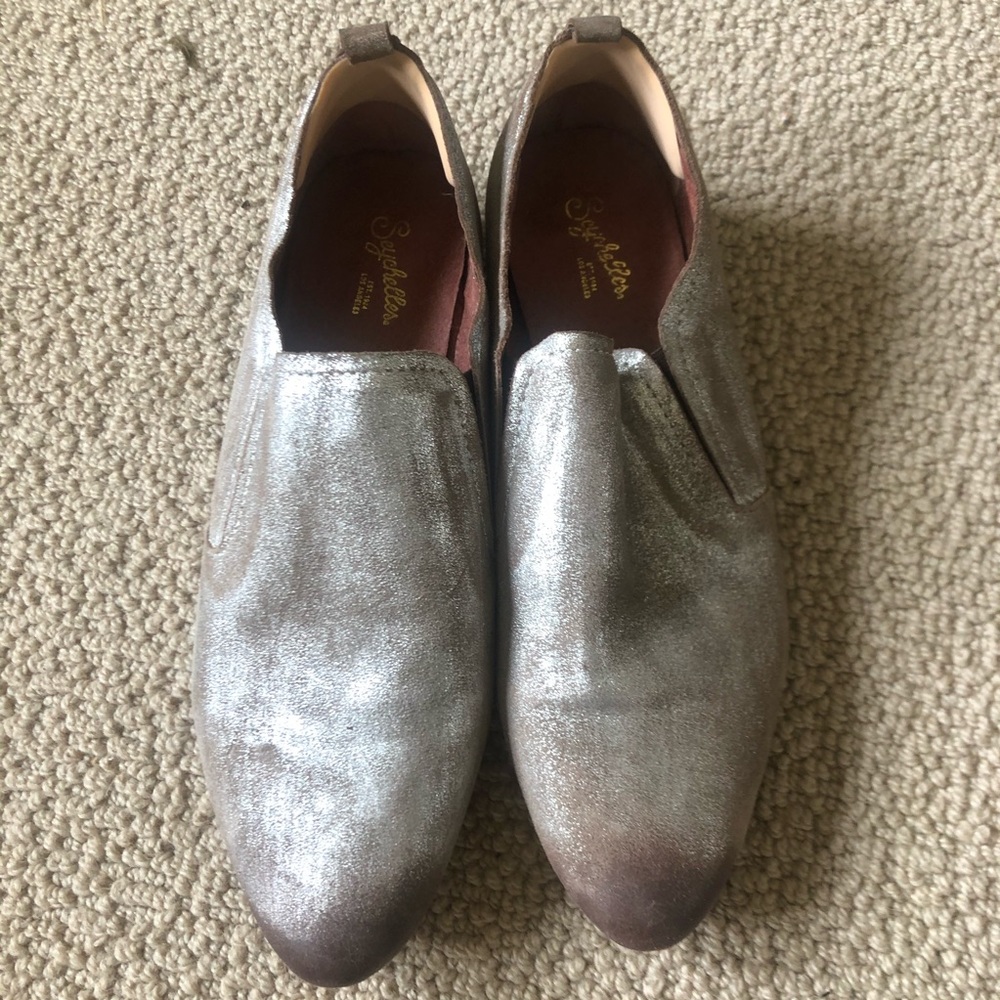 Leather brushed metallic loafers.